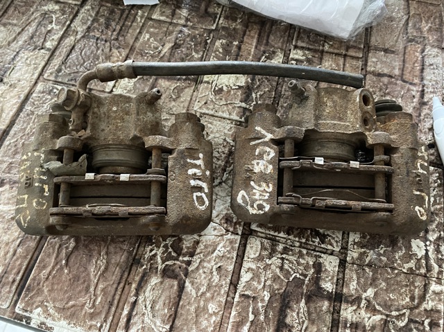 Задній гальмівний супорт лівий T113502050 CHERY