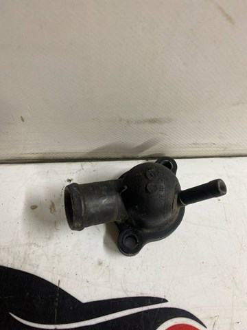 Водяний патрубок 04L121131AA VAG