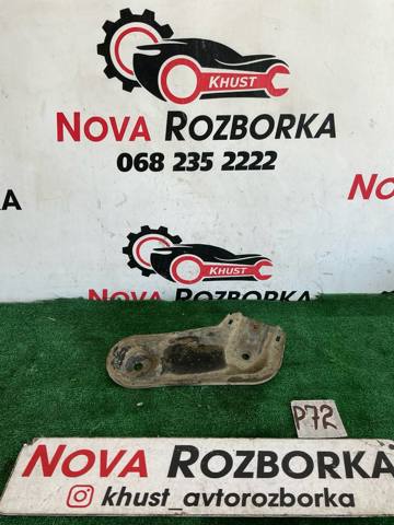 Кронштейн передньої балки 13266388 OPEL