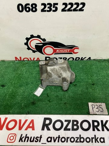 Кронштейн подушки (опори) двигуна, лівої 1K0199117AJ VAG