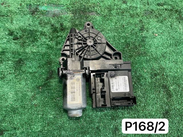 Мотор склопідйомника дверей передніх, правих 1T0959702S VAG