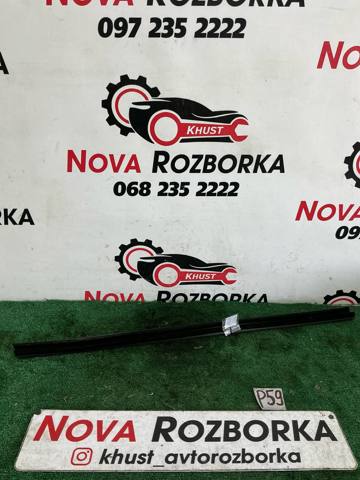Ущільнювач скла передніх дверей правої, внутрішній (планка) 1Z0837480A VAG