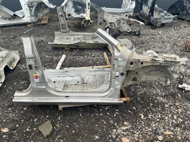 Поріг зовнішній правий 1Z9809606E VAG