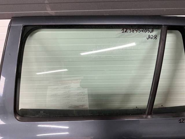 Скло заднє ліве 1Z9845205A VAG