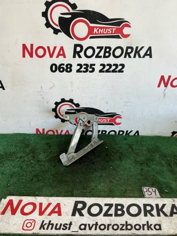 Шарнір капота лівий 2208800128 MERCEDES