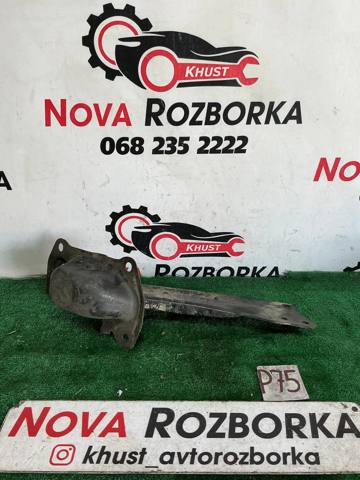 Важіль/тяга задньої підвіски подовжній нижній, правий 3C0505226B VAG