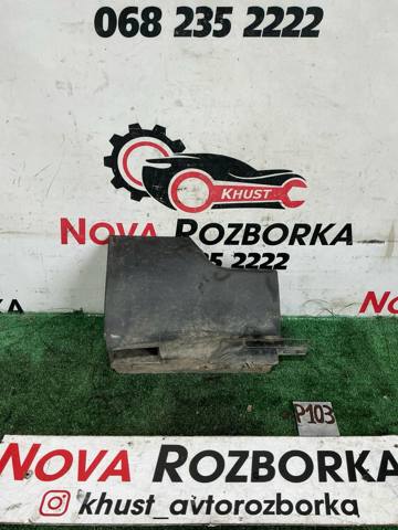 Накладка зовнішня (молдинг) порога, задня права 3C0853898 VAG