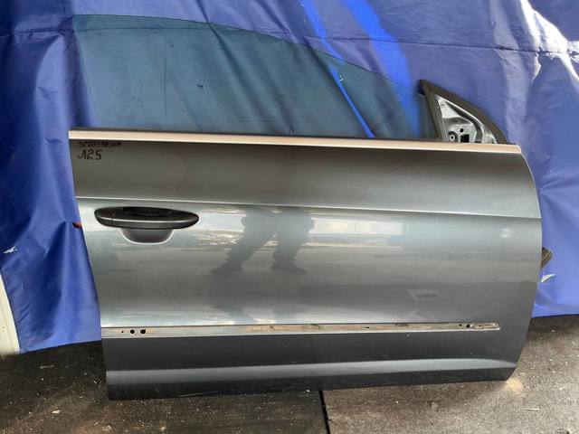 Дверка передня права 3C8831056H VAG
