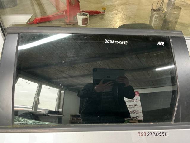 Скло заднє ліве 3C9845025C VAG