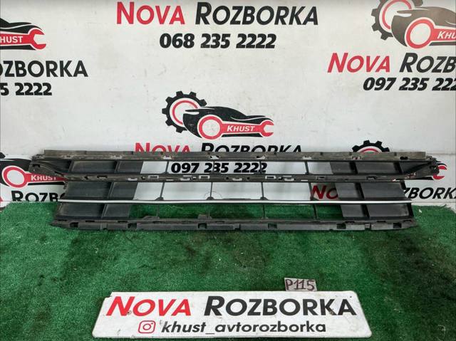 Решітка переднього бампера, центральна 3G0853677 VAG