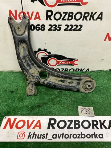 Правий важіль передній нижній підвіски 3Q0407154B VAG