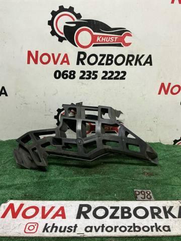 Кронштейн бампера переднього, правий 3T0807056A VAG