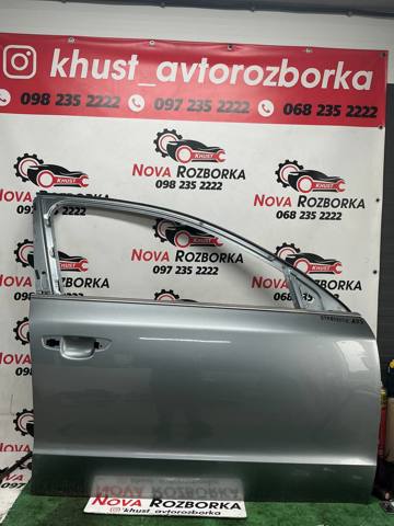 Пасажирські передні двері 3T0831052 VAG