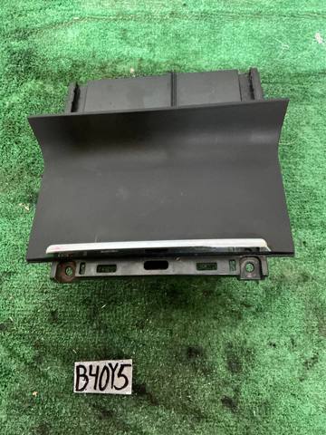Попільничка центральної консолі 3T0857962B VAG