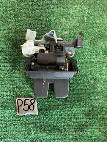 Замок кришки багажника 3V0827505A VAG