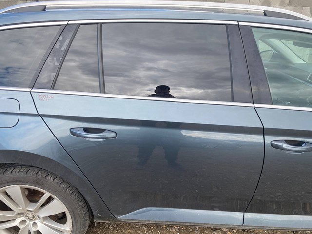 Двері задні, праві 3V9833052 VAG