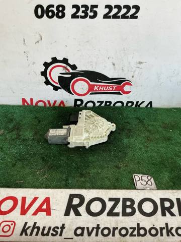 Двигун стеклопод'емника двері задньої, правої 4F0959802C VAG