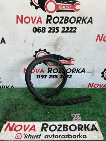 Гумка ущільнювача під капот 4G0823723 VAG