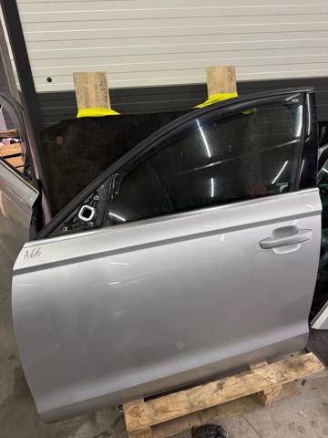 Водійські двері 4G0831051 VAG