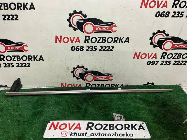 Молдинг опускного скла нижній, двері передньої, лівої 4G08532832ZZ VAG