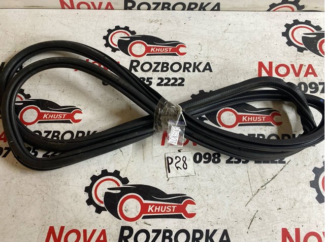 Ущільнювач дверей задніх, (на кузові) 4L0833721 VAG