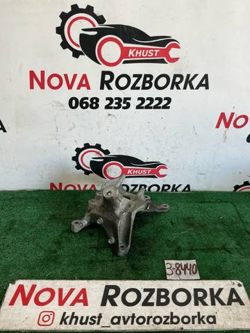 Кронштейн подушки (опори) двигуна, правої 4M0199308BM VAG