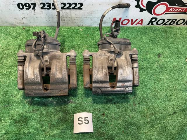 Задній гальмівний супорт лівий 4M0615403A VAG