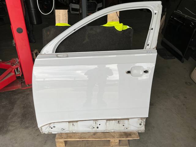 Водійські двері 4M0831051F VAG