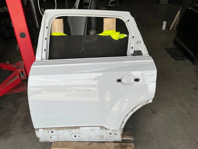 Двері пасажирськи задні ліві 4M0833051E VAG