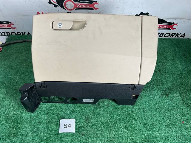 Ящик для предметів догляду 4M1857035R VAG