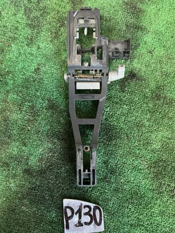 Тримач зовнішньої ручки дверей, задніх правих 4M51A266B22AD FORD