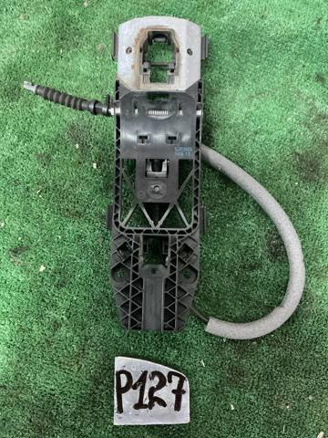 Тримач зовнішньої ручки дверей, задніх лівих 5L0839885A VAG