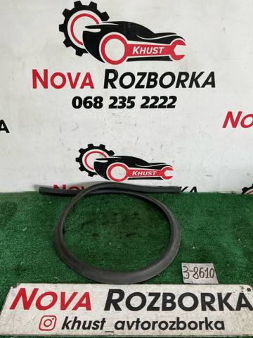 Гумка ущільнювача під капот 5NA823723 VAG