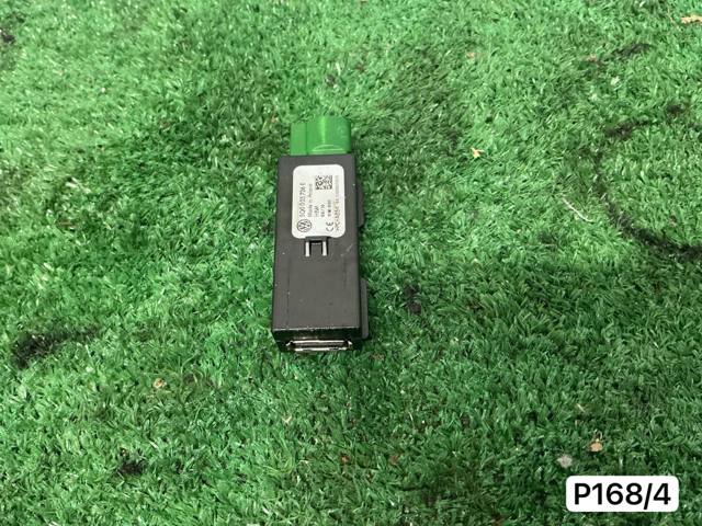 Зарядний пристрій USB 5Q0035726E VAG