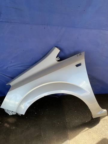 Переднє ліве крило 6101344 OPEL