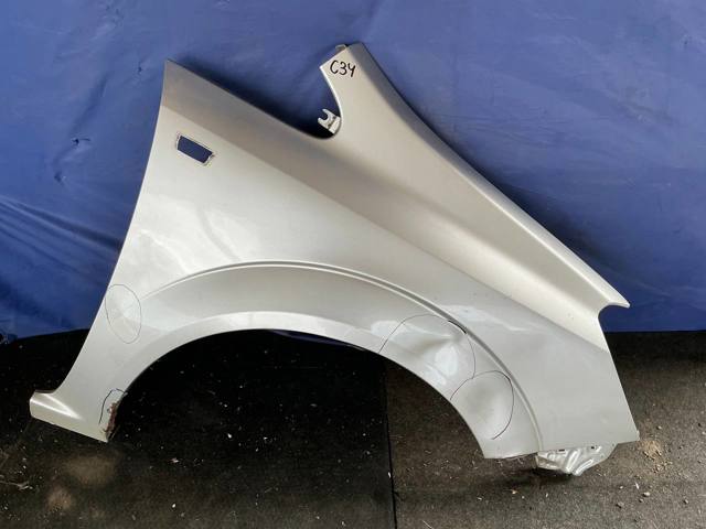 Переднє праве крило 6102356 OPEL