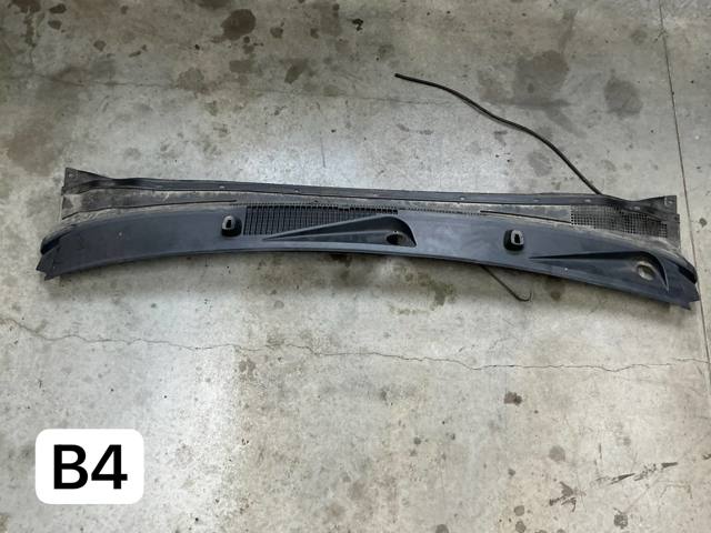 Водостік лобового скла, жабо 66862EB300 NISSAN