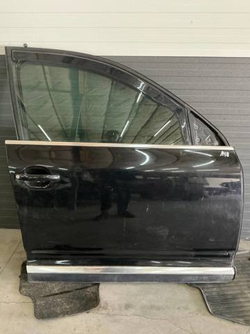 Дверка передня права 7L0831056L VAG