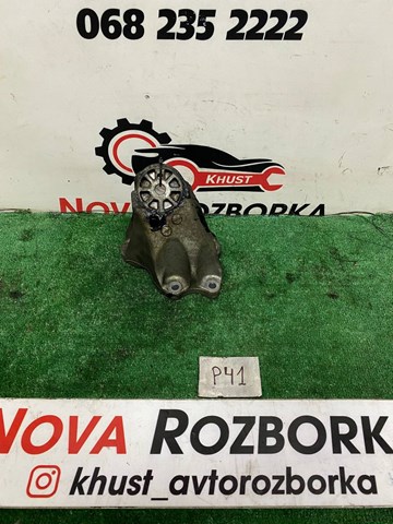 Кронштейн подушки (опори) двигуна, лівої 7L6199307A VAG