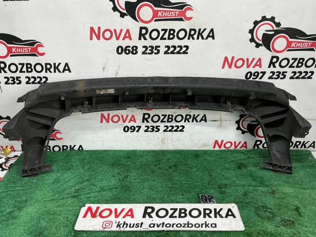 Кронштейн бампера переднього, центральний 7L6807699B VAG