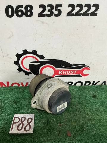 Подушка (опора) двигуна лів./прав. 7L8199131A VAG