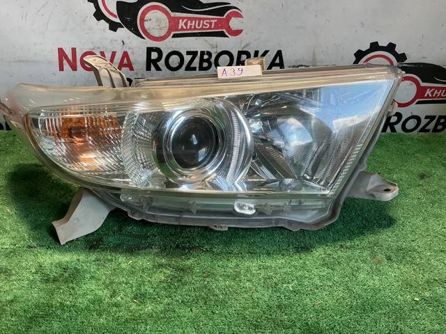 Фара комбінована, передня 811100E110 TOYOTA