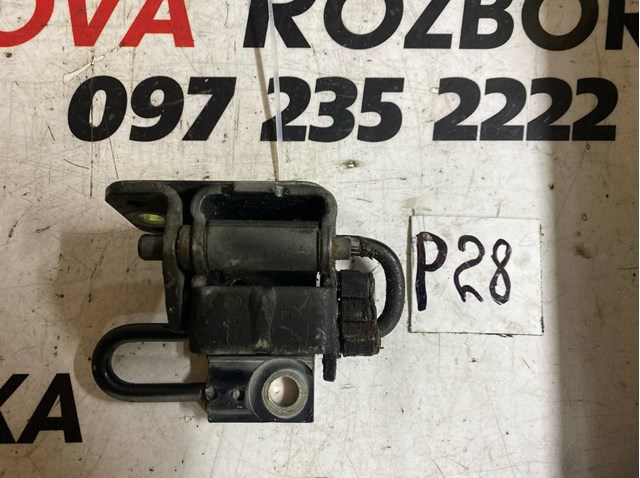 Завіса дверей передных лівих 8E0831411B VAG