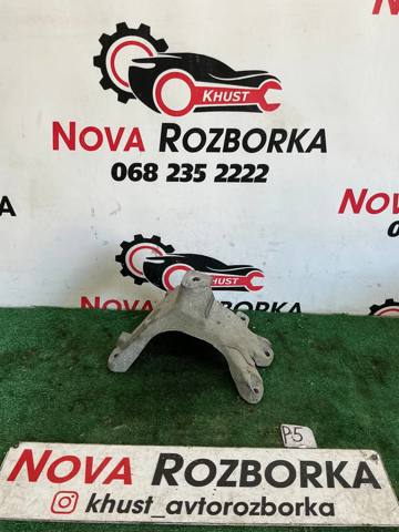 Кронштейн подушки (опори) двигуна, правої 8K0199308BE VAG