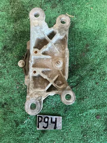 Кронштейн подушки КПП 8K0399115T VAG