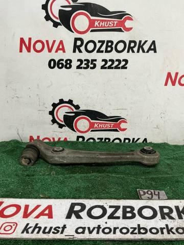 Правий важіль передній нижній підвіски 8K0407156C VAG