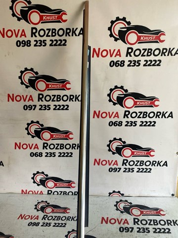 Молдинг опускного скла нижній, двері передньої, правої 8K0853284J VAG