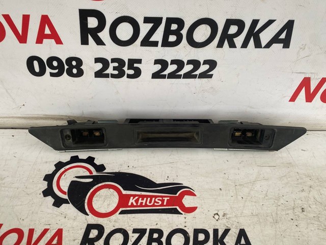 Накладка на кришку багажника 8P48275743FZ VAG