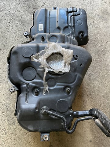 Бак паливний 8R0201021 VAG