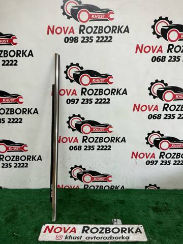 Молдинг опускного скла двері задньої, правої 8R0853764C VAG